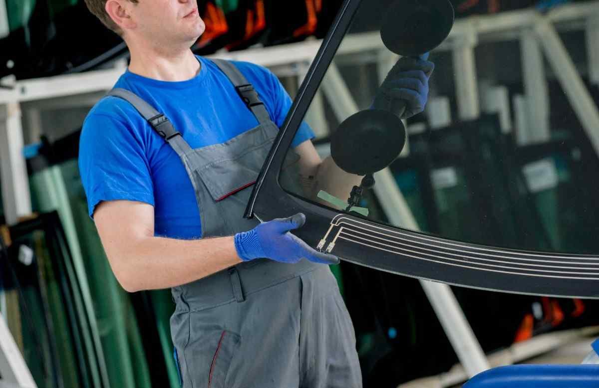 Auto Glass Repair La Habra, CA - Onsite Services for Windshield Chips, Cracks, and Damage Repair and Replacements