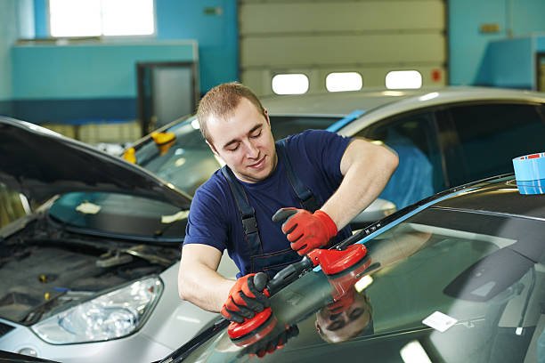 Auto Glass Repair in Placentia CA - Same Day Service Available